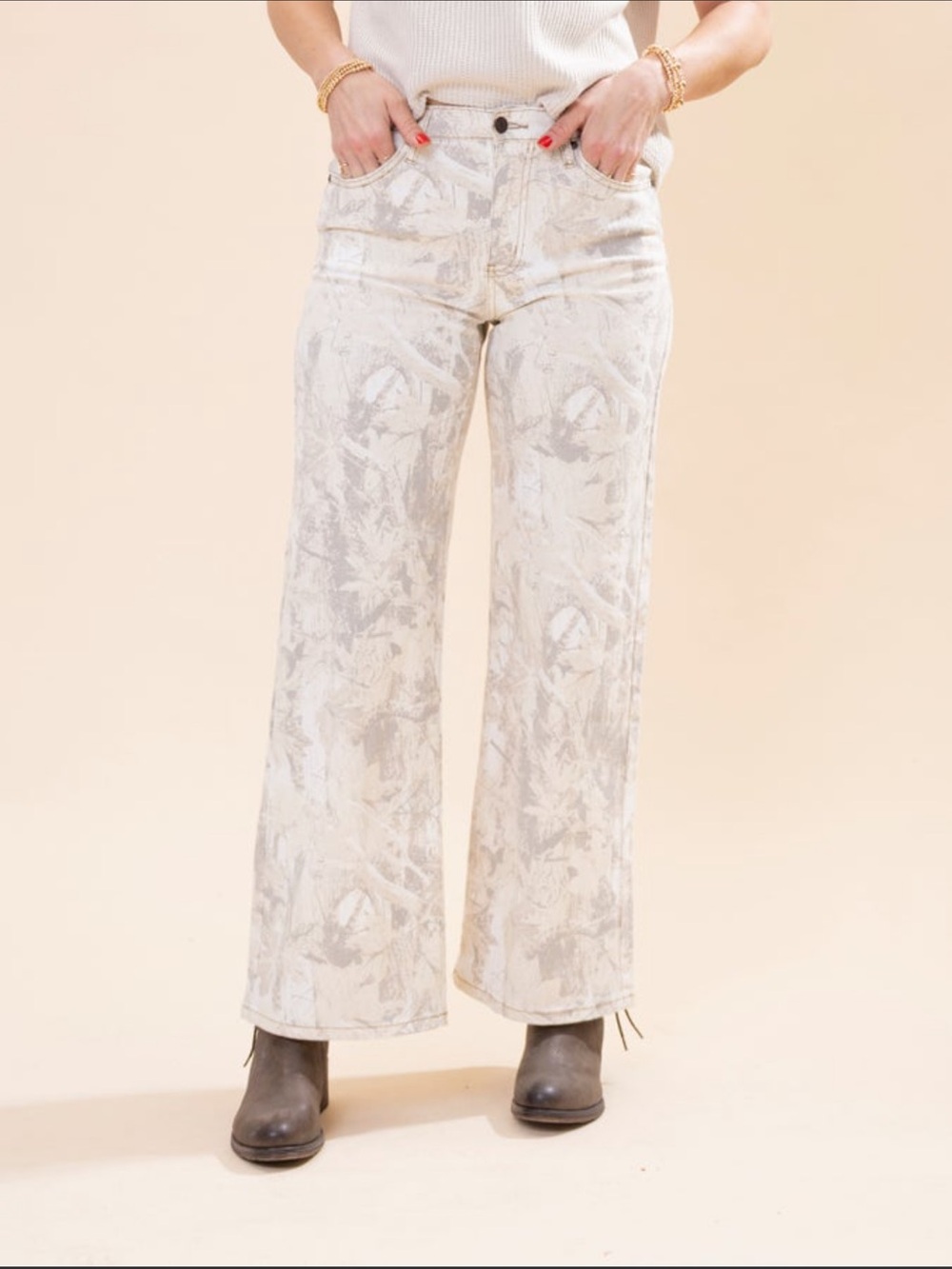 NWT Saige Neutral Beige & Gray camo Printed Jeans size large